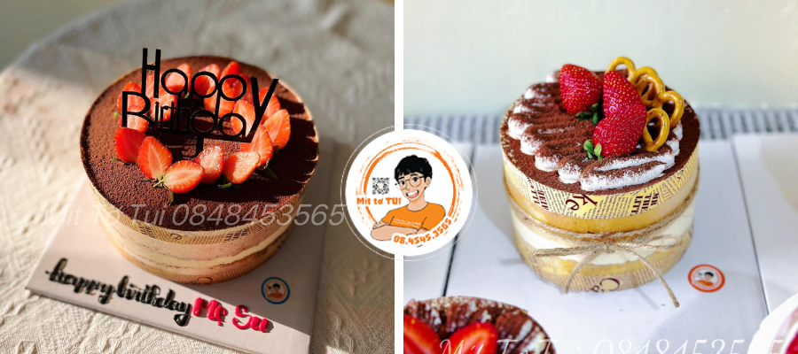 Bánh kem tiramisu được trang trí với trái cây tươi.