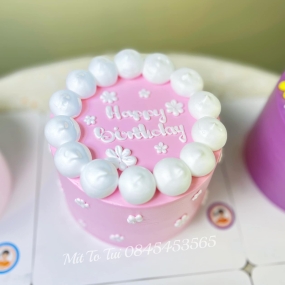 Bánh kem tone hồng cute