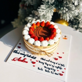 Bánh tiramisu dễ thương nhiều dâu