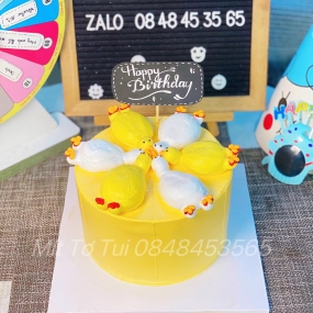 Bánh kem con gà tone vàng 