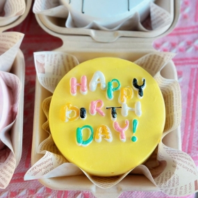 Bánh kem tone vàng cute 