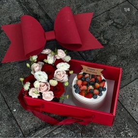 Set bánh và hoa tone đỏ dễ thương