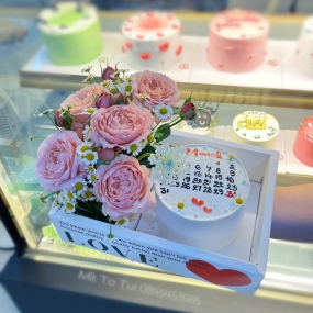 Set hoa tươi và bánh dễ thương 