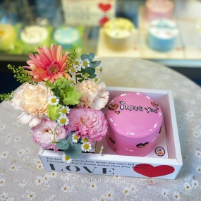 Set bánh " I LOVE YOU" và hoa tươi 