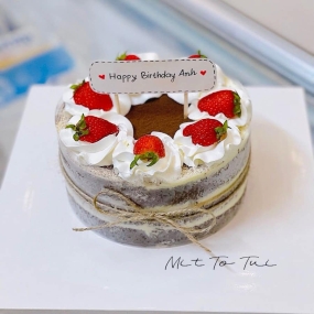 Bánh tiramisu nhiều dâu dễ thương