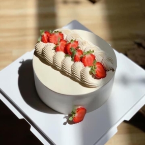 BÁNH KEM DÂU TÂY CHO NGƯỜI YÊU