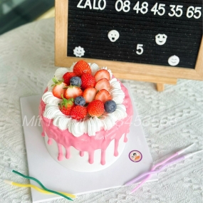 BÁNH KEM TRÁI CÂY TƯƠI CHO BẠN GÁI