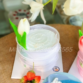 BÁNH KEM TULIP TONE TRẮNG QUẤN REN