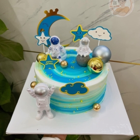 BÁNH KEM PHI HÀNH GIA ĐẸP