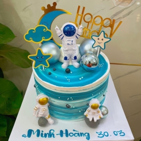 BÁNH KEM PHI HÀNH GIA DỄ THƯƠNG CHO BÉ