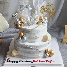BÁNH KEM TẦNG TẶNG BẠN GÁI