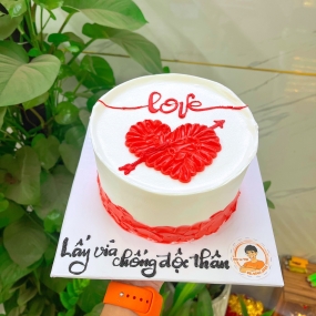 BÁNH KEM CHỮ LOVE TẶNG BẠN GÁI