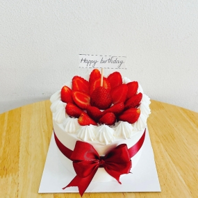 BÁNH KEM DÂU TÂY MINI DỄ THƯƠNG