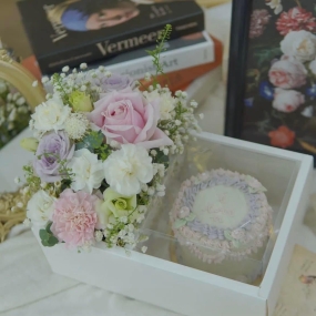 HOA VÀ BÁNH DỄ THƯƠNG CHO BẠN GÁI