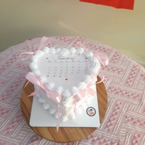 Bánh kem trái tym nơ hồng cute 
