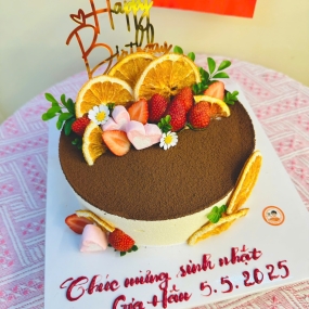 Bánh tiramisu decor dễ thương 