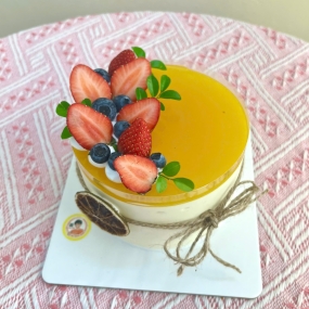 Bánh Mousse ngon decor dâu tươi dễ thương